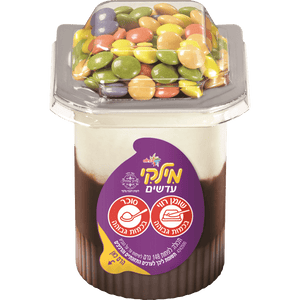 Milky Cream Pudding Snack with Chocolate Candies