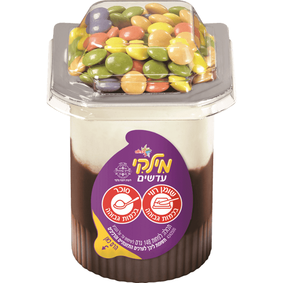 Milky Cream Pudding Snack with Chocolate Candies